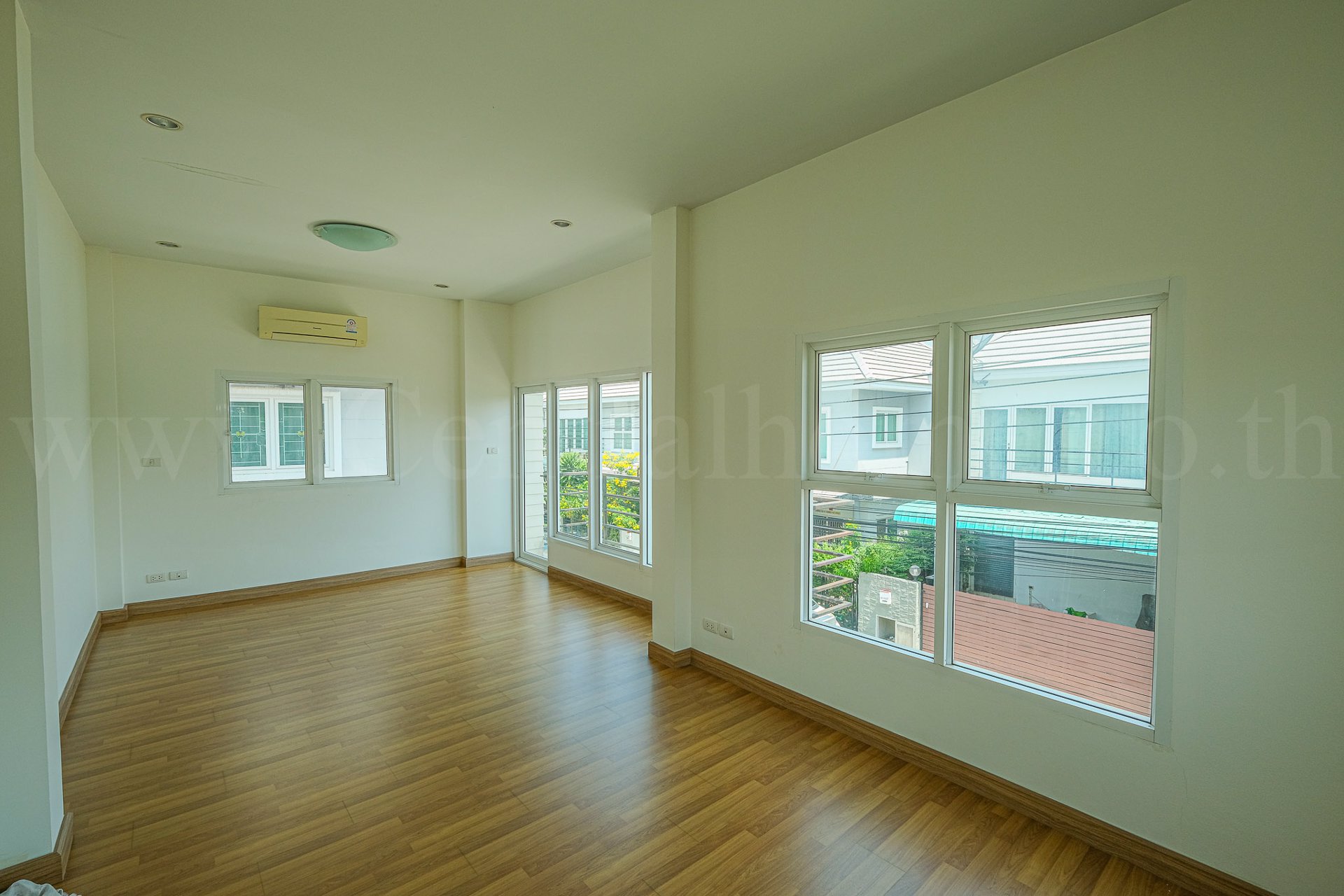 บ้านเดี่ยว-หมู่บ้าน-รัชชา-5-กาญจนาภิเษก-นครอินทร์-หลังมุม