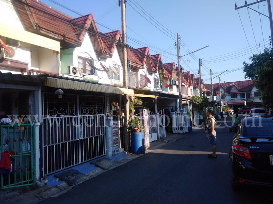 ทาวน์เฮ้าส์-2-ชั้น-หมู่บ้าน-ชินวรรณ-ปทุมธานี