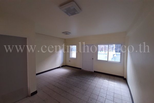 ทาวน์เฮ้าส์-หมู่บ้าน-ลภาวัน-8-ราชพฤกษ์