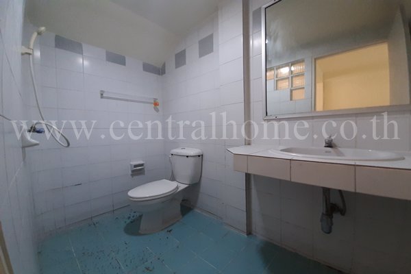 ทาวน์เฮ้าส์-หมู่บ้าน-ลภาวัน-8-ราชพฤกษ์