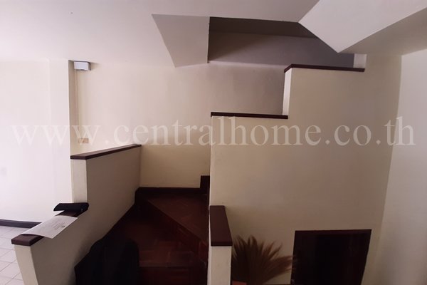 ทาวน์เฮ้าส์-หมู่บ้าน-ลภาวัน-8-ราชพฤกษ์