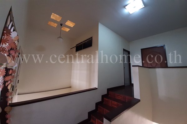 ทาวน์เฮ้าส์-หมู่บ้าน-ลภาวัน-8-ราชพฤกษ์