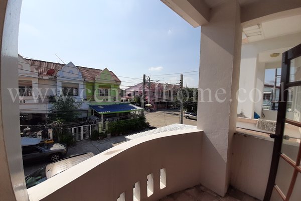 ทาวน์เฮ้าส์-หมู่บ้าน-ลภาวัน-8-ราชพฤกษ์