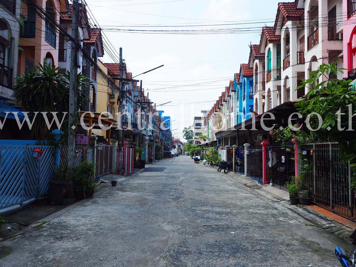 ทาวน์เฮ้าส์-ซอย-เรวดี-62-35-ชั้น-บ้านสวยพร้อมเข้าอยู่ราคาถูก