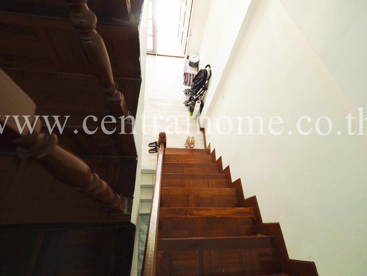 ทาวน์เฮ้าส์-ซอย-เรวดี-62-35-ชั้น-บ้านสวยพร้อมเข้าอยู่ราคาถูก