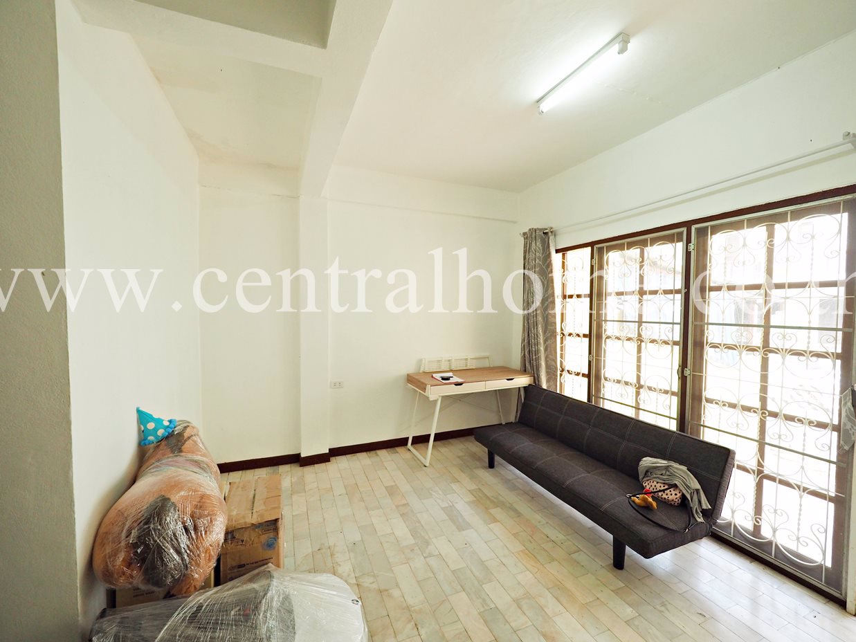 ทาวน์เฮ้าส์-ซอย-เรวดี-62-35-ชั้น-บ้านสวยพร้อมเข้าอยู่ราคาถูก