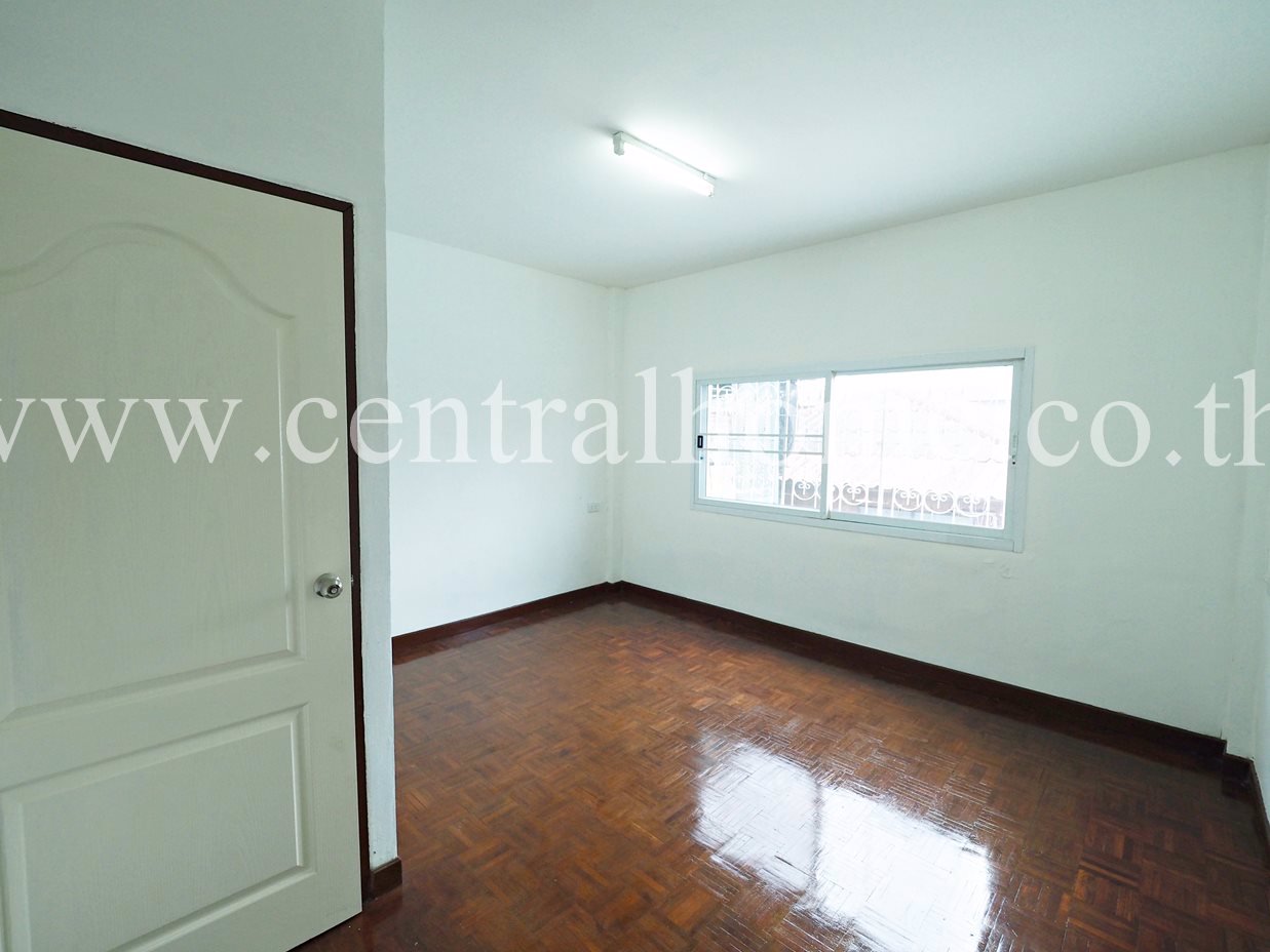 ทาวน์เฮ้าส์-ซอย-เรวดี-62-35-ชั้น-บ้านสวยพร้อมเข้าอยู่ราคาถูก