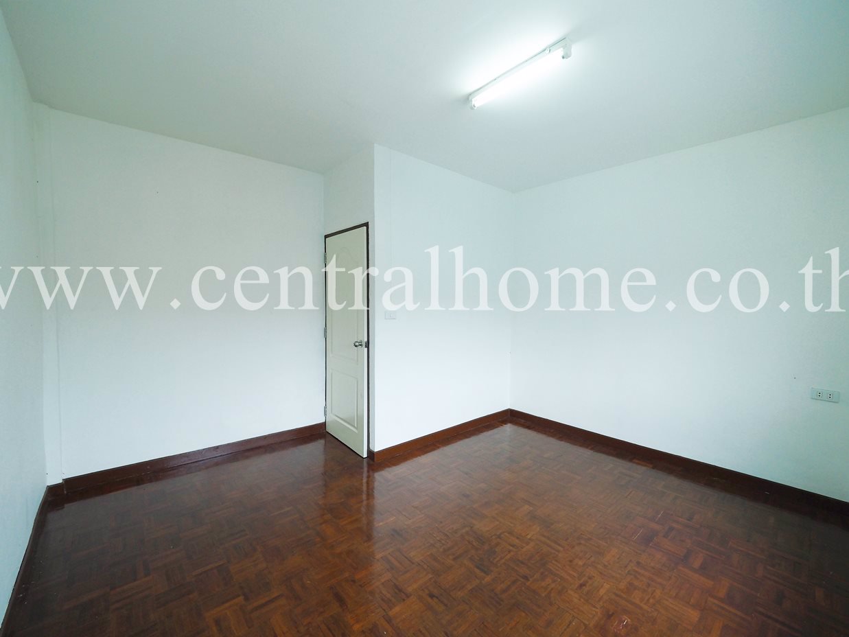 ทาวน์เฮ้าส์-ซอย-เรวดี-62-35-ชั้น-บ้านสวยพร้อมเข้าอยู่ราคาถูก