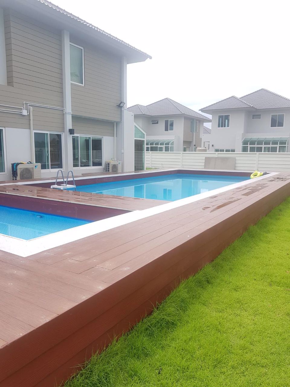 ขาย-เช่า-พูลวิลล่า-ใหม่พร้อมสระว่ายน้ำ-2-สระ-ในโครงการอารียาโคโม-ลาดกระบัง-สุวรรณภูมิ-ห่างสนามบิน