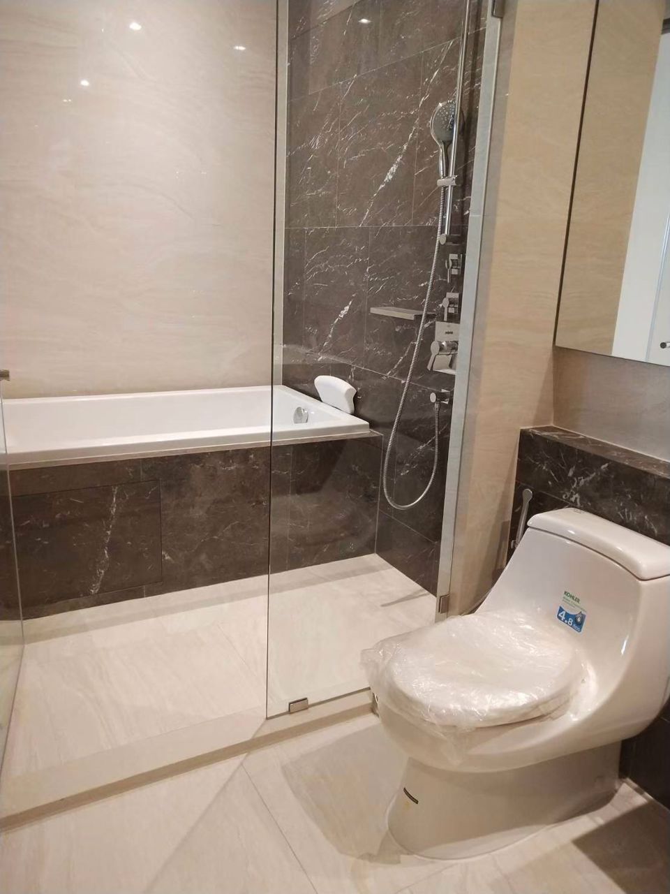 ขายห้องใหม่ราคาเท่าทุน-คอนโดมิเนียม-แอชตัน-จุฬา-สีลม-ห่างจากรถไฟฟ้าใต้ดิน-สามย่าน-บางรัก-กรุงเทพ