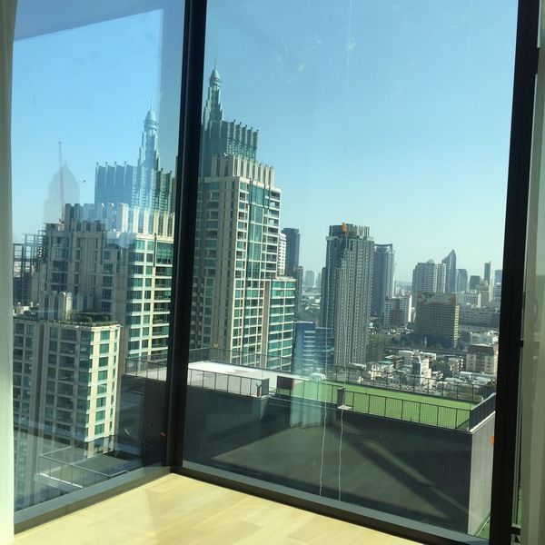 ขายห้องใหม่ราคาเท่าทุน-คอนโดมิเนียม-28-ชิดลม-ตั้งอยู่ใจกลางเมืองบน-ถนนชิดลมแท้ๆบนที่ดินแพงที่สุด