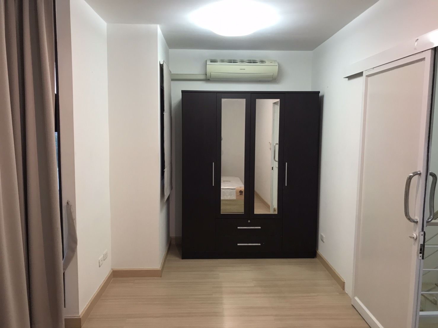 ให้เช่าทาวน์โฮม-2-ชั้น-พฤกษาวิลล์-ศรีสมาน-จอดรถสะดวก-เฟอร์นิเจอร์ครบทุกห้อง-ติดโรบินสัน-นนทบุรี