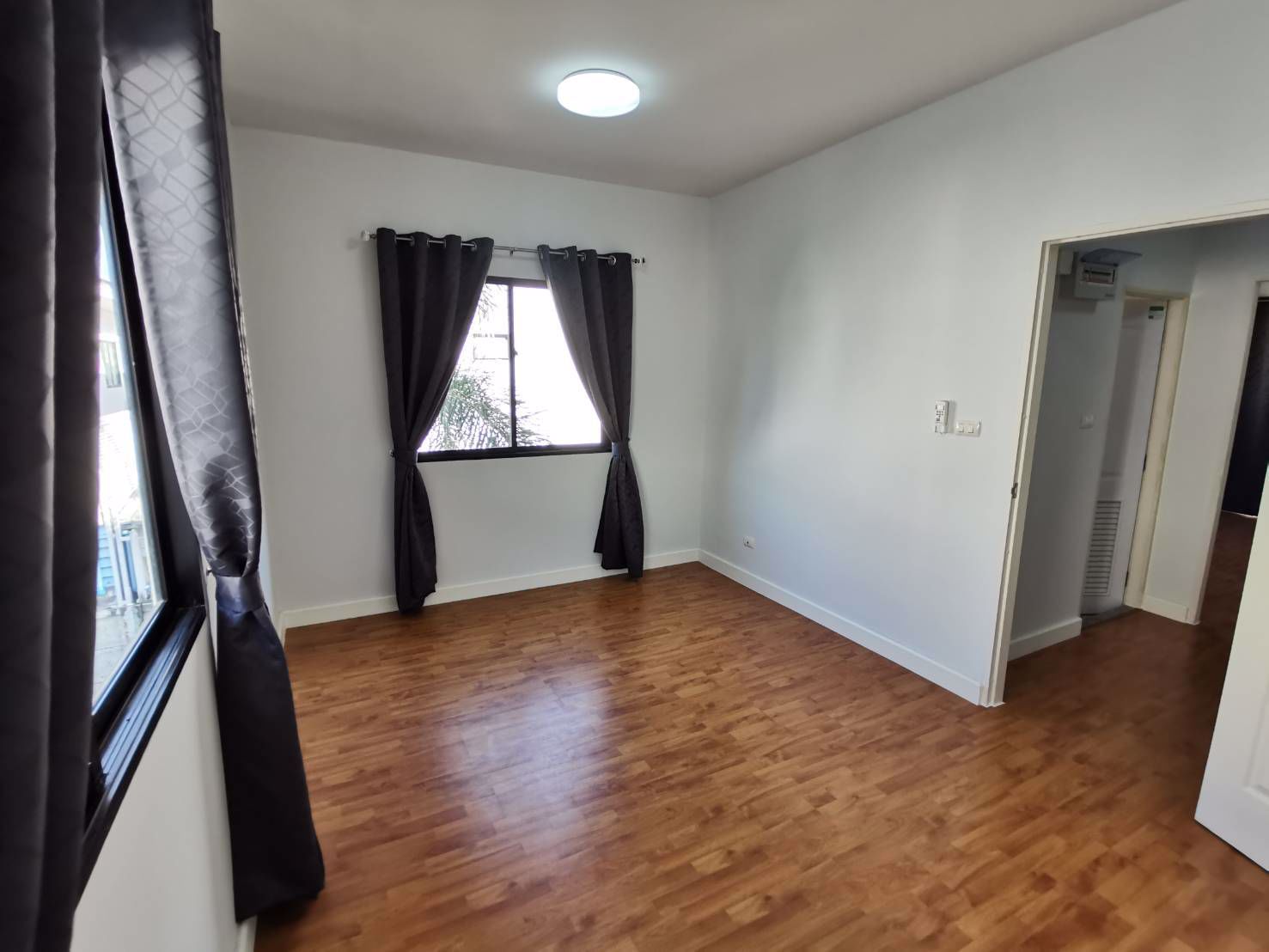 ขายบ้านฟรีค่าโอน-ทาวน์โฮม-2-ชั้น-โมดิวิลล่าบางนา-modi-villa-bangna-