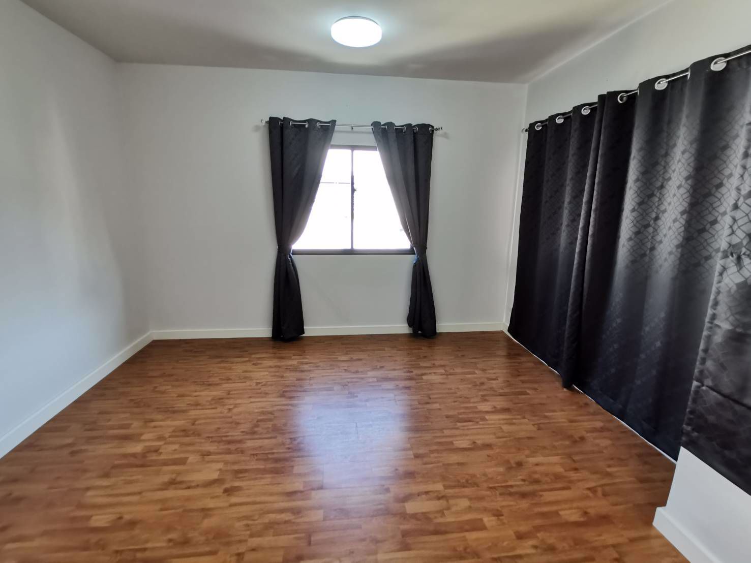 ขายบ้านฟรีค่าโอน-ทาวน์โฮม-2-ชั้น-โมดิวิลล่าบางนา-modi-villa-bangna-