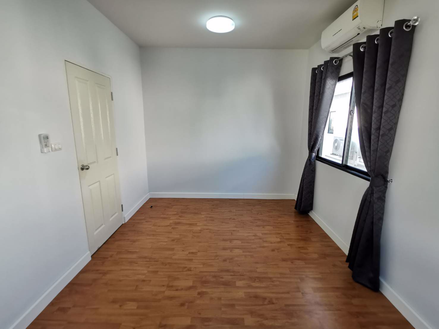 ขายบ้านฟรีค่าโอน-ทาวน์โฮม-2-ชั้น-โมดิวิลล่าบางนา-modi-villa-bangna-