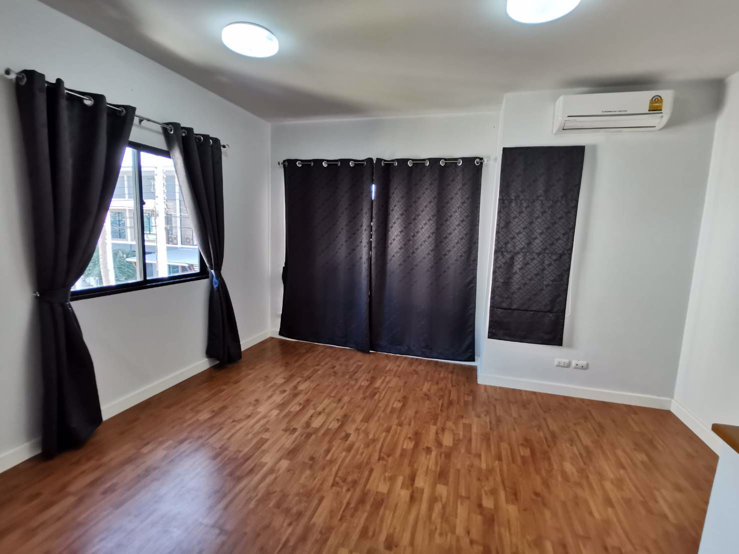 ขายบ้านฟรีค่าโอน-ทาวน์โฮม-2-ชั้น-โมดิวิลล่าบางนา-modi-villa-bangna-