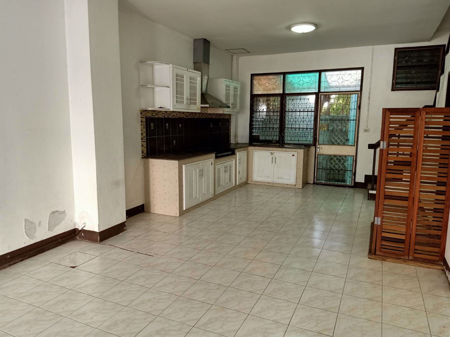 ขาย-เช่า-ทาวน์เฮ้าส์-3-ชั้น-ใกล้ตลาดเช้าสวนผัก-50-เมตร-เดินทางสะดวกเข้าออกได้หลายเส้นทาง-ตลิ่งชัน