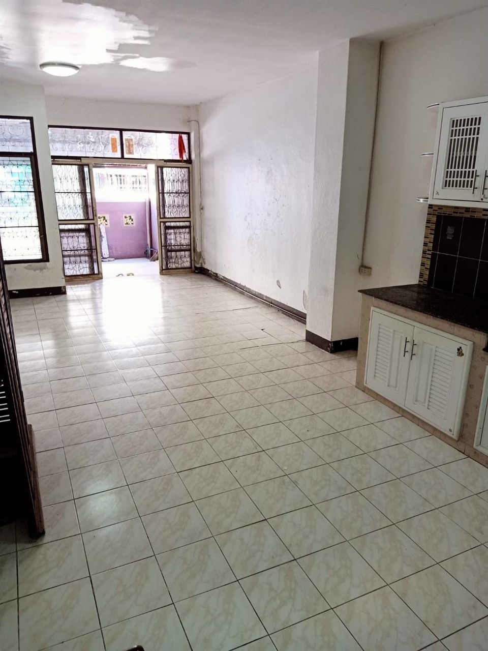 ขาย-เช่า-ทาวน์เฮ้าส์-3-ชั้น-ใกล้ตลาดเช้าสวนผัก-50-เมตร-เดินทางสะดวกเข้าออกได้หลายเส้นทาง-ตลิ่งชัน