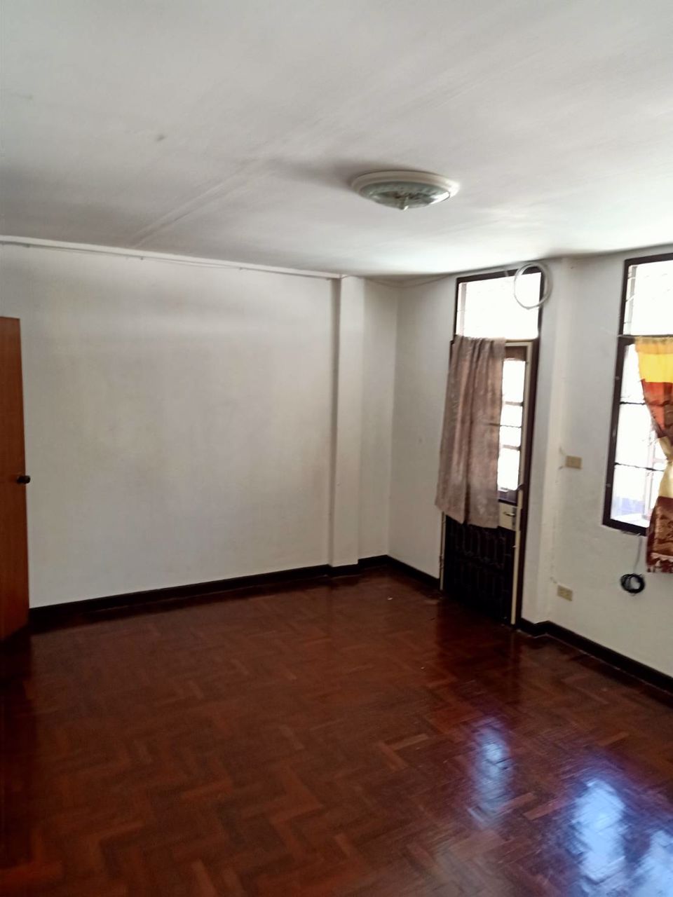 ขาย-เช่า-ทาวน์เฮ้าส์-3-ชั้น-ใกล้ตลาดเช้าสวนผัก-50-เมตร-เดินทางสะดวกเข้าออกได้หลายเส้นทาง-ตลิ่งชัน