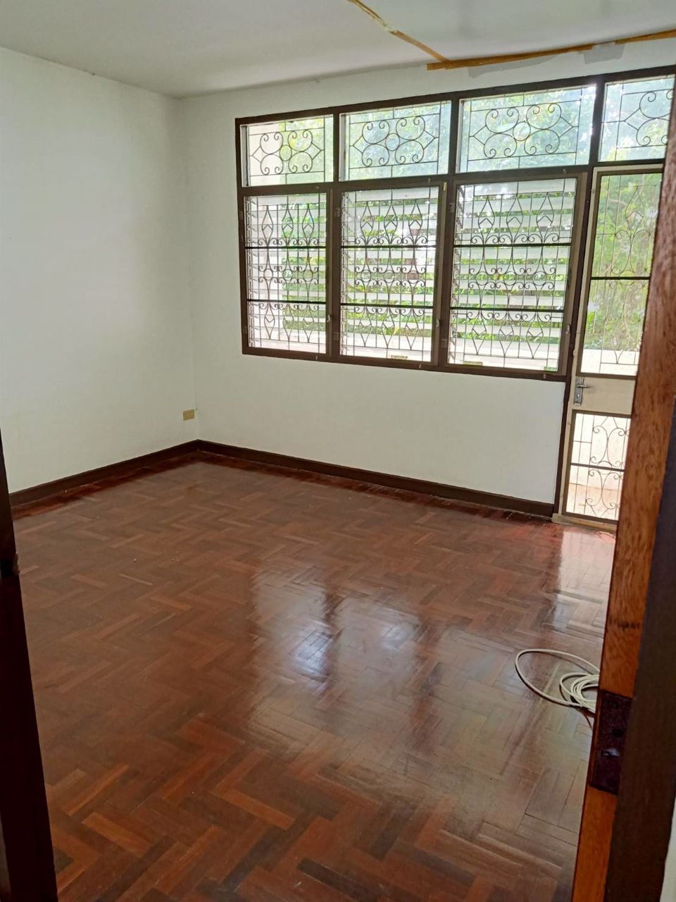 ขาย-เช่า-ทาวน์เฮ้าส์-3-ชั้น-ใกล้ตลาดเช้าสวนผัก-50-เมตร-เดินทางสะดวกเข้าออกได้หลายเส้นทาง-ตลิ่งชัน