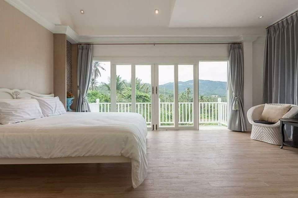 ขายบ้านพักตากอากาศ-สุดหรู-บนเกาะสมุย-วิวภูเขาและน้ำตกหน้าเมือง-มีสระว่ายน้ำขนาดเล็ก-เกาะสมุย