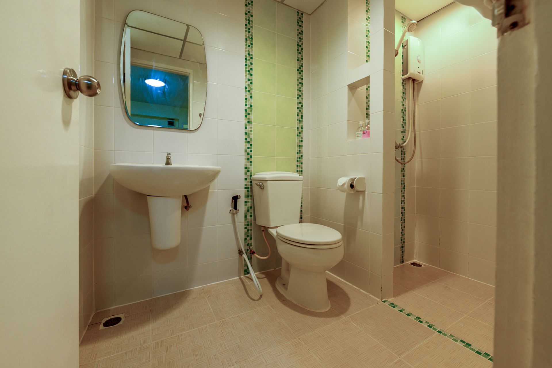 ขายโรงแรมพร้อมใบอนุญาตโรงแรม-อพาร์ทเมนต์ทำเลดีย่านรามคำแหง-จำนวน-90-ห้อง-397-ตรว-เจ้าของขายเอง