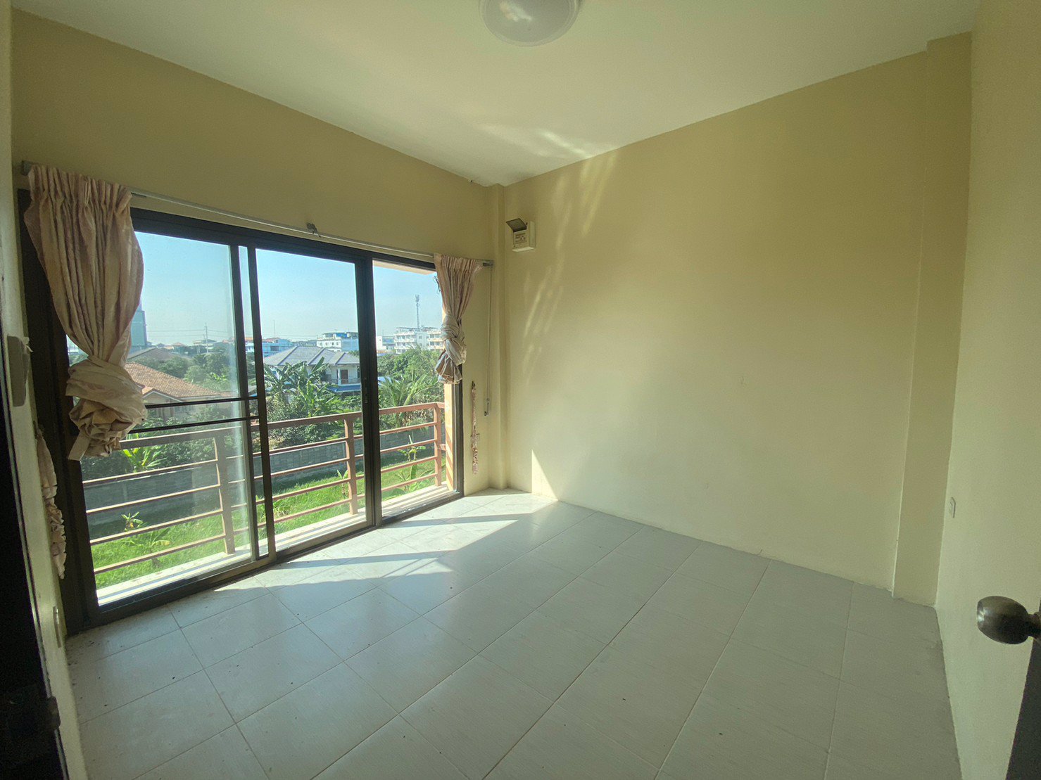 ขายอาคารพาณิชย์-3-ชั้น-ซเปียนนท์-ลำลูกกา-สภาพดี-ต้นซอย