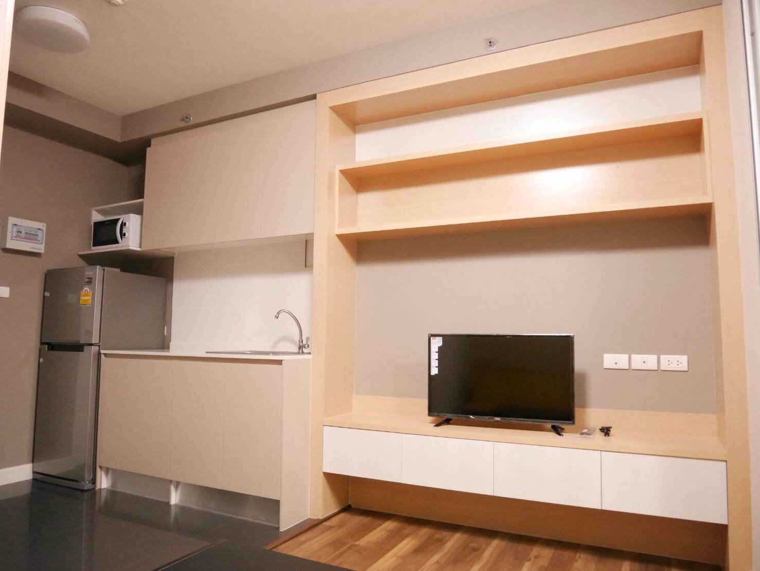 ให้เช่าคอนโดเอสเปซ-มี-บางนา-ตรงข้ามห้างเมกะบางนา-1-ห้องนอน-26-ตรม-ชั้น-9-เฟอร์ครบ-ราคา-7000-บาท