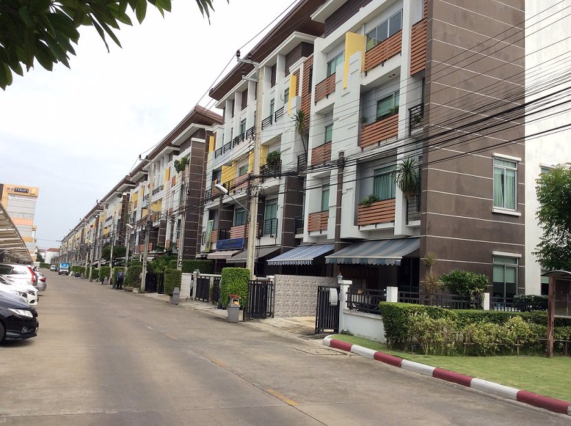 ขายทาวน์โฮม-4-ชั้น-โครงการ-biztown-ศรีนครินทร์