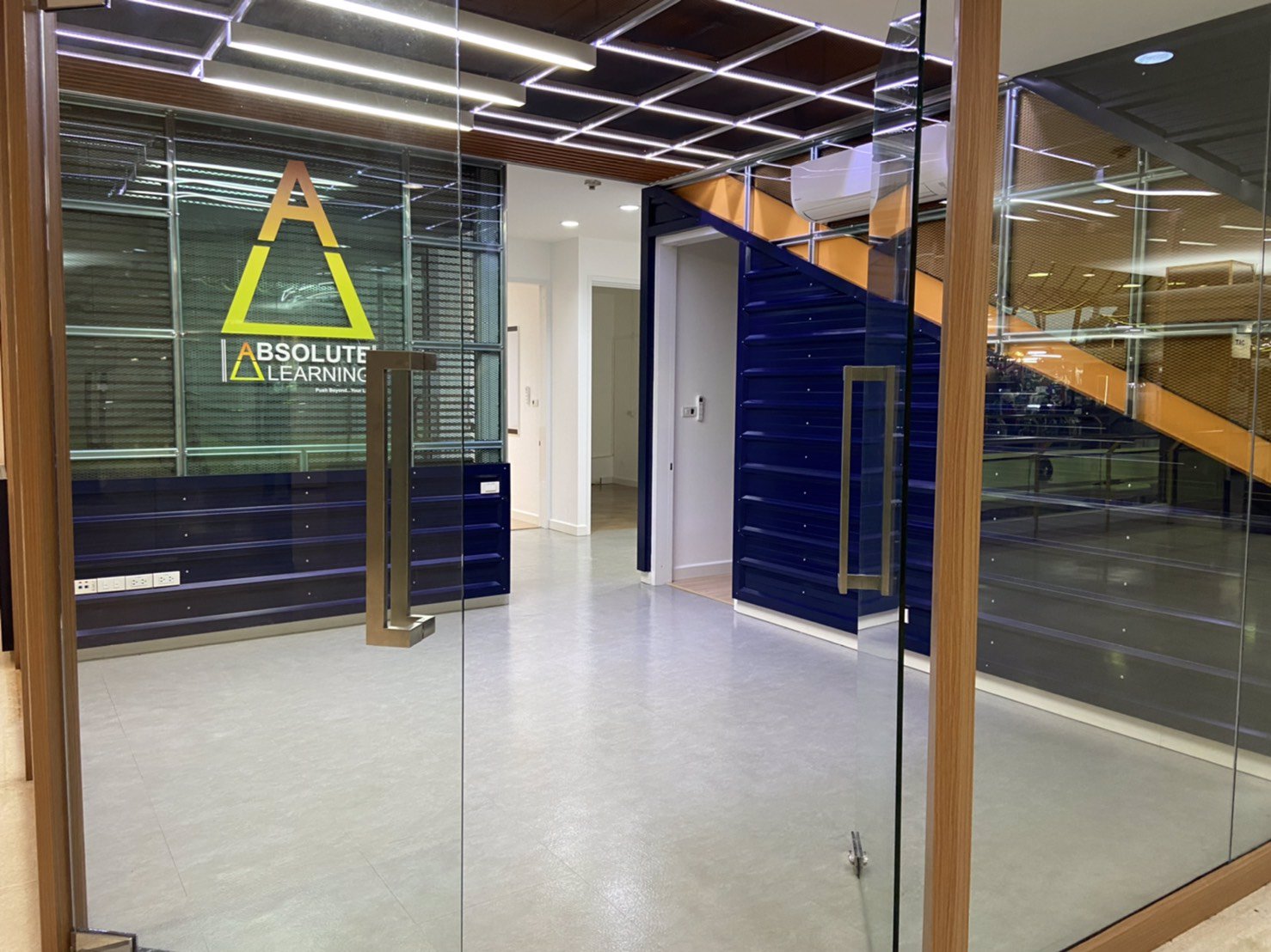 สำนักงานให้เช่า-charn-issara1-rama4