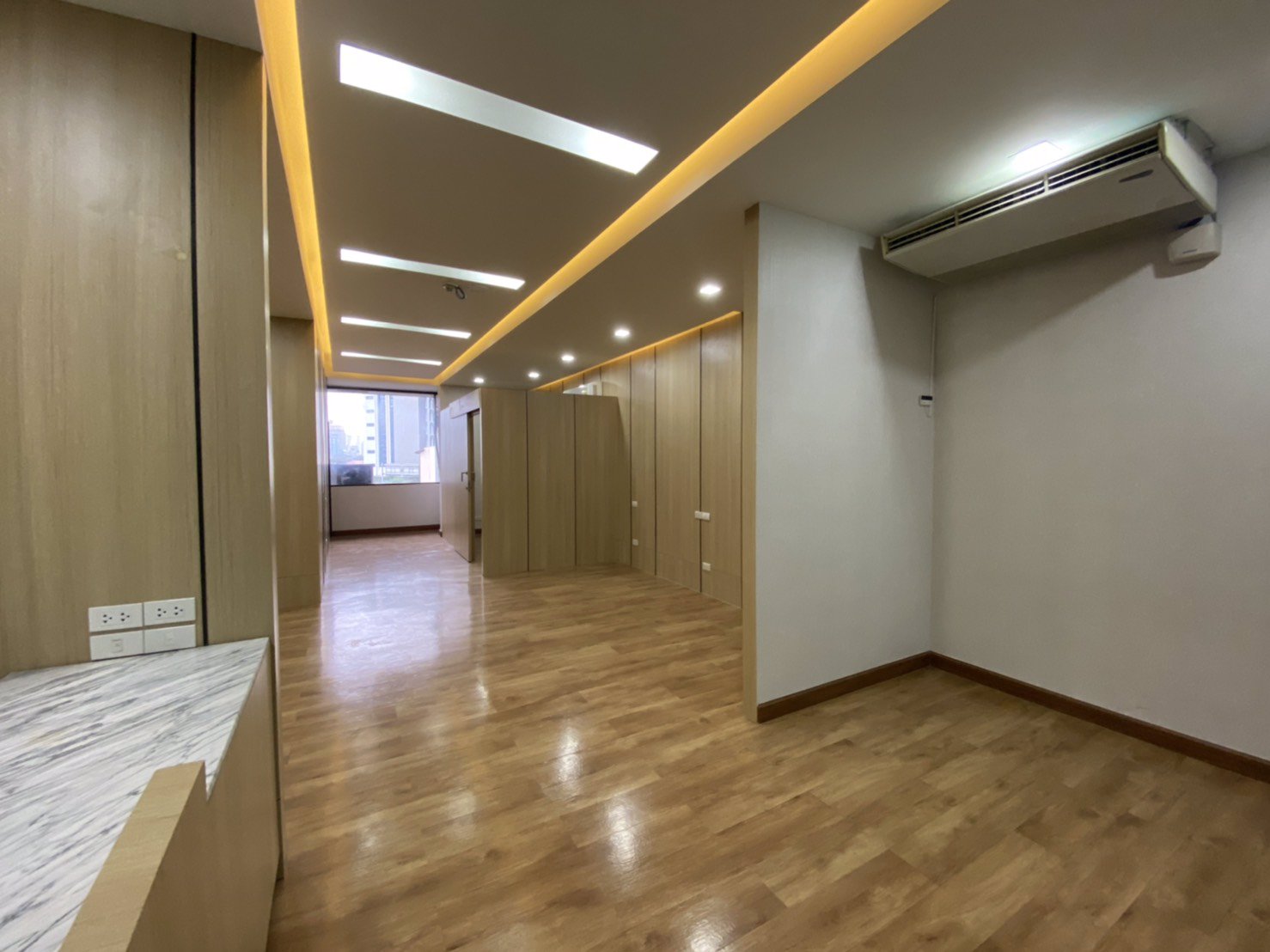 สำนักงานให้เช่า-charn-issara1-rama4