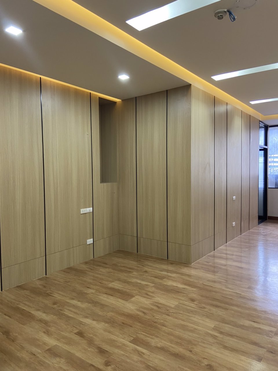 สำนักงานให้เช่า-charn-issara1-rama4