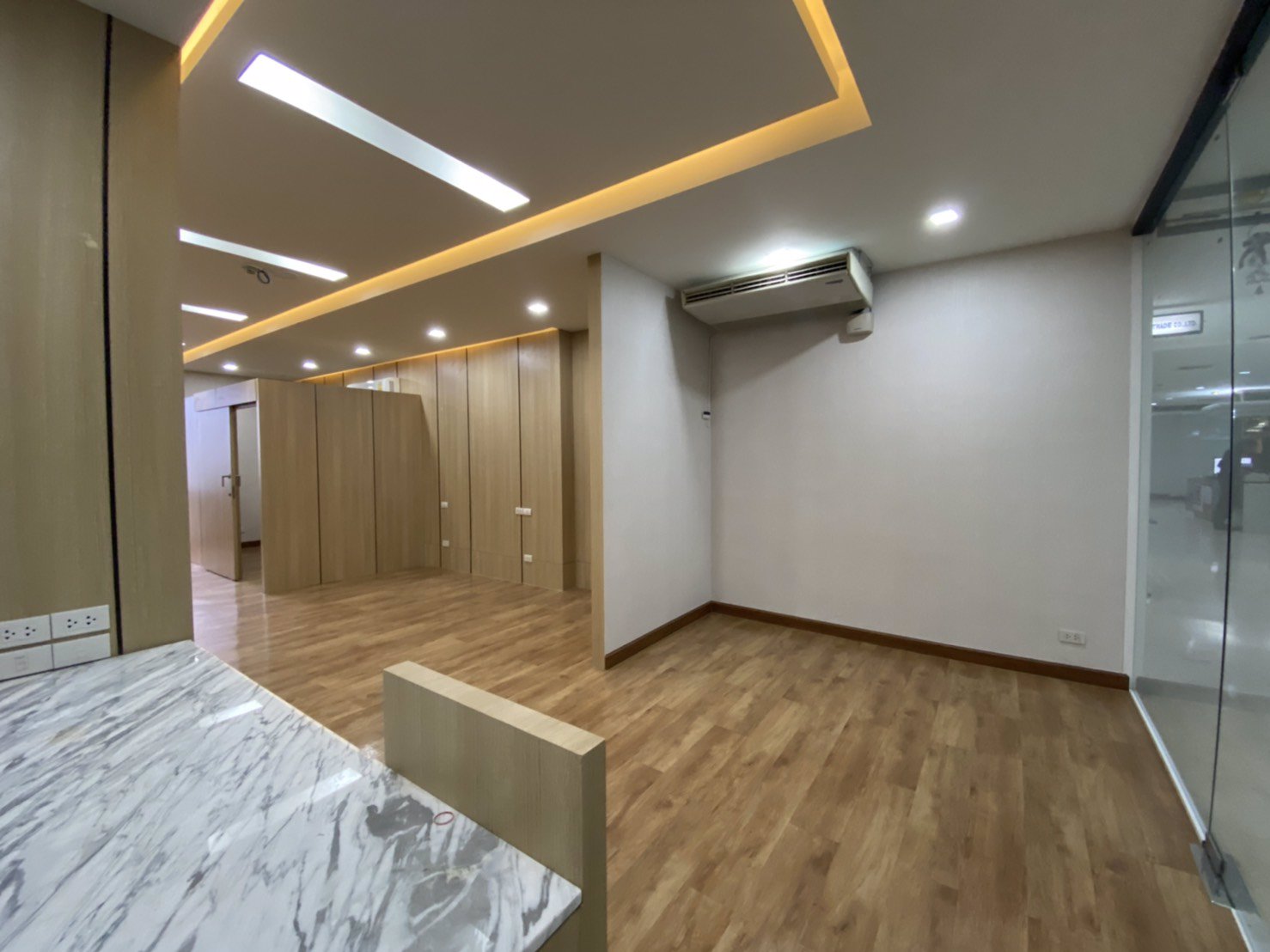 สำนักงานให้เช่า-charn-issara1-rama4