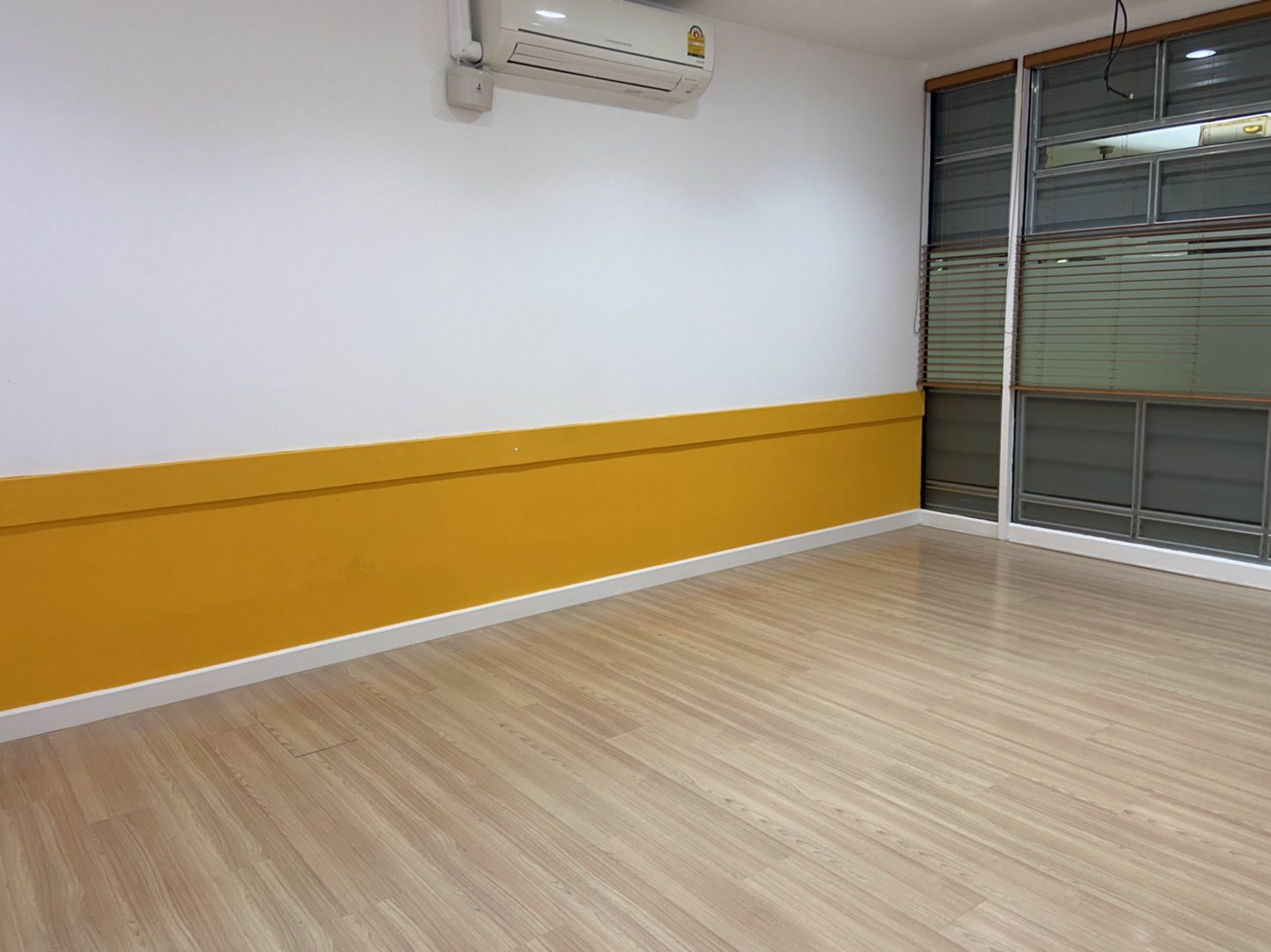 สำนักงานให้เช่า-charn-issara1-rama4