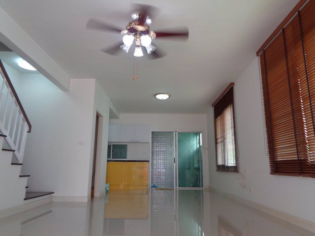 ขายถูก-ทาวน์โฮม-3-ชั้น-ทาวน์-อเวนิว-พระราม-2-ซอยพุทธบูชา-9-บ้านสวย-หลังมุม-ทำเลดี-เดินทางสะดวก