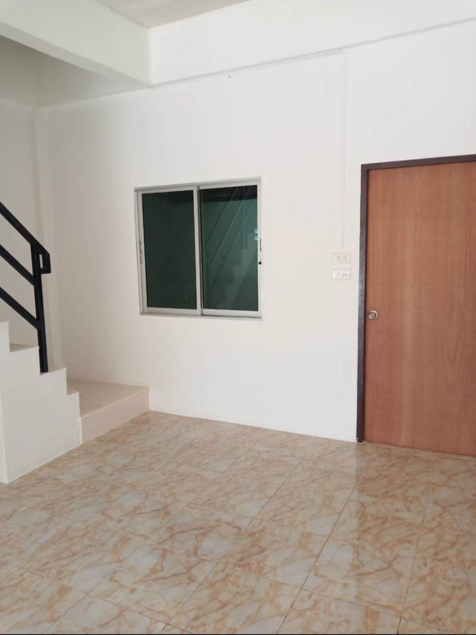 ขายทาวน์โฮมรูปแบบใหม่-2ชั้น-2ห้องนอน-2ห้องน้ำ-ตห้วยกะปิ-อเมืองชลบุรี-จชลบุรี