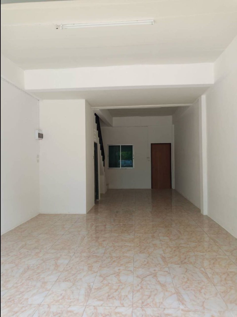 ขายทาวน์โฮมรูปแบบใหม่-2ชั้น-2ห้องนอน-2ห้องน้ำ-ตห้วยกะปิ-อเมืองชลบุรี-จชลบุรี