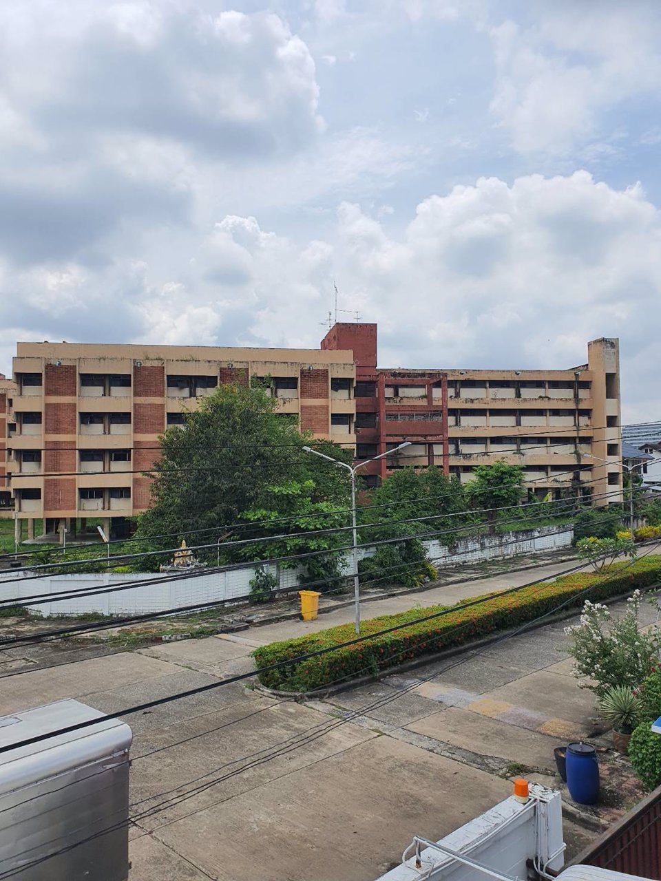 ขายที่ดินพร้อมสิ่งปลูกสร้าง-209-ตารางวา-อยู่ห่างจากรถไฟฟ้า-bts-พหลโยธิน-59-400เมตร-เดินทางสะดวกใกล้ส