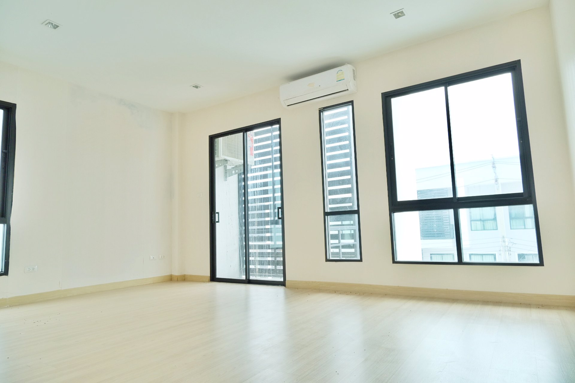 ขายทาวน์โฮม-มดิ-อินสปายร์-เทพารักษ์-วงแหวน-ทำเลดี-หลังมุม