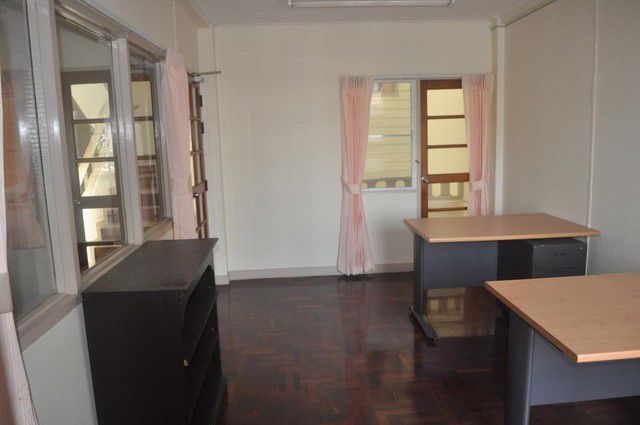 code5644-ให้เช่าทาวน์โฮม-3-ชั้น-หน้ากว้าง-ย่านพระรามเก้า-mrt-พระราม-9-เพียง-3-กิโลเมตร-ใกล้ทางด่วน