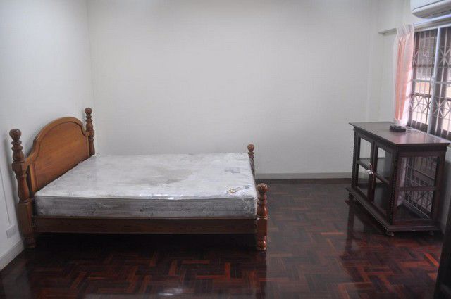 code5644-ให้เช่าทาวน์โฮม-3-ชั้น-หน้ากว้าง-ย่านพระรามเก้า-mrt-พระราม-9-เพียง-3-กิโลเมตร-ใกล้ทางด่วน