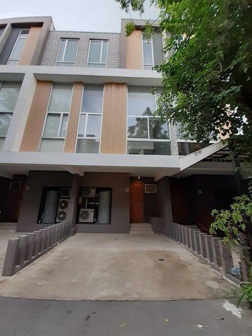 ให้เช่าและขายทาวน์โฮม-3-ชั้นครึ่ง-รามอินทรา-ไซมิส-บลอสซั่ม-แอท-แฟชั่น-ตรงข้ามแฟชั่นไอส์แลนด์