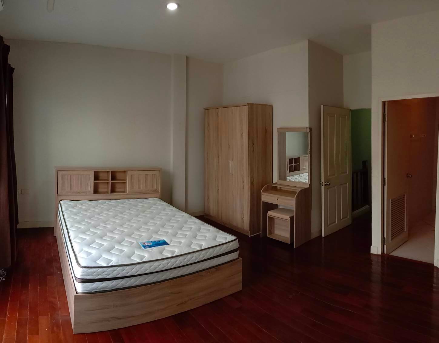 รีบด่วน-โปรแรงสู้-covid-ให้เช่าทาวน์โฮม-3-ชั้น-บ้านกลางเมืองโชคชัย-4-ซอย-20-22-กองปราบ-ติดถนน