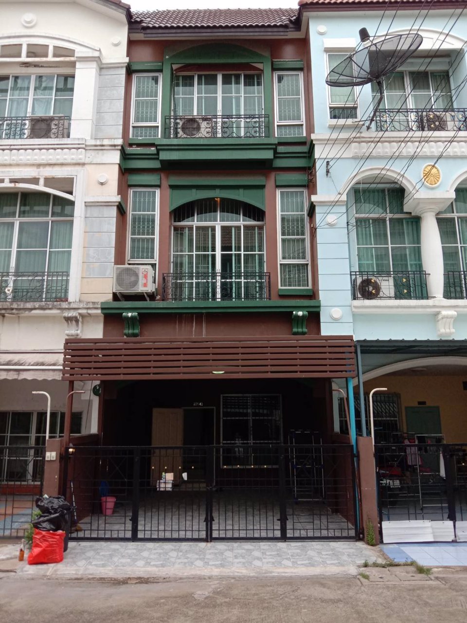 รีบด่วน-โปรแรงสู้-covid-ให้เช่าทาวน์โฮม-3-ชั้น-บ้านกลางเมืองโชคชัย-4-ซอย-20-22-กองปราบ-ติดถนน