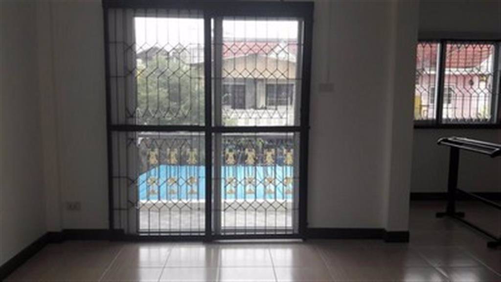 code5169-ให้เช่าบ้านทาวน์เฮ้าส์-2-ชั้นแฮปปี้แลนด์-หลังใหญ่-40ตรว-renovate-รีโนเวทใหม่-บางกะปิ-3-นอน