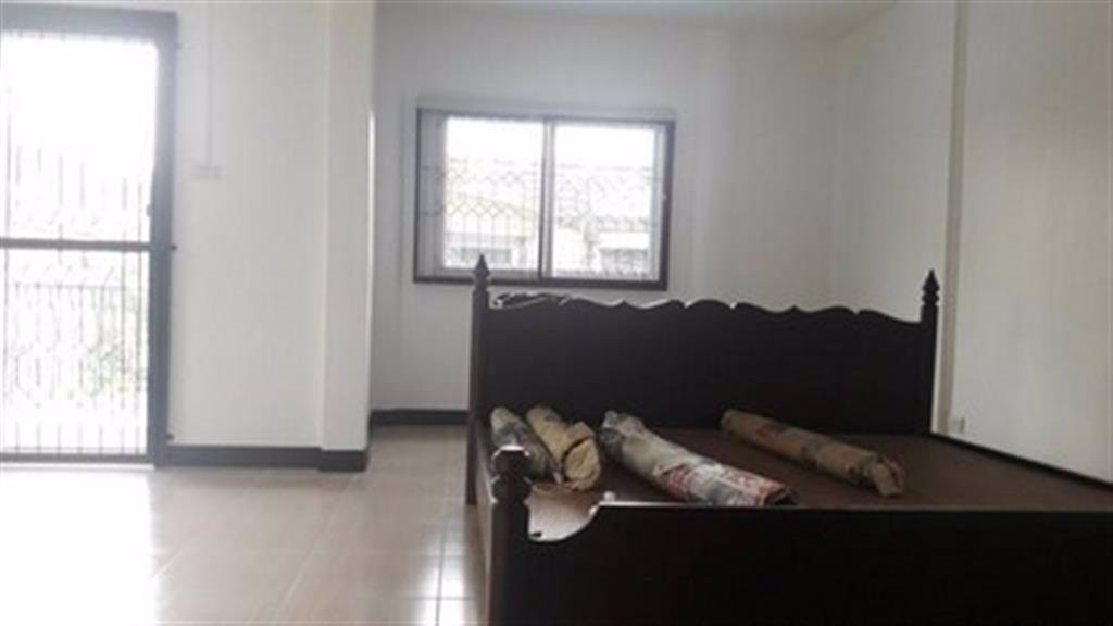 code5169-ให้เช่าบ้านทาวน์เฮ้าส์-2-ชั้นแฮปปี้แลนด์-หลังใหญ่-40ตรว-renovate-รีโนเวทใหม่-บางกะปิ-3-นอน