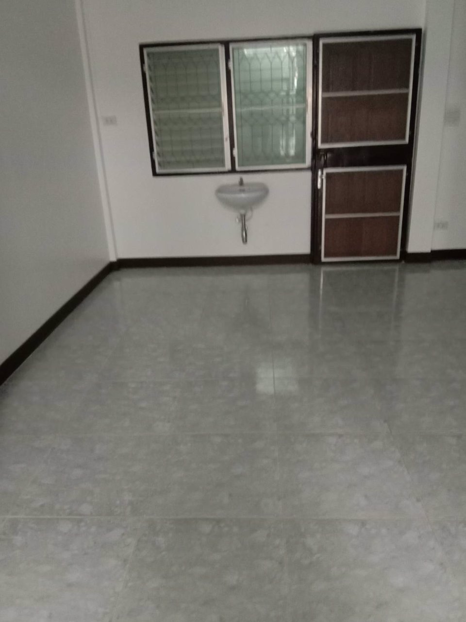 code5682-ให้เช่าทาวน์เฮ้าส์-3ชั้น-ทำเลดี-ติดถนนใหญ่ซอยแฮปปี้แลนด์-ตรงข้าม-the-mall-บางกะปิ-ค้าขายได้