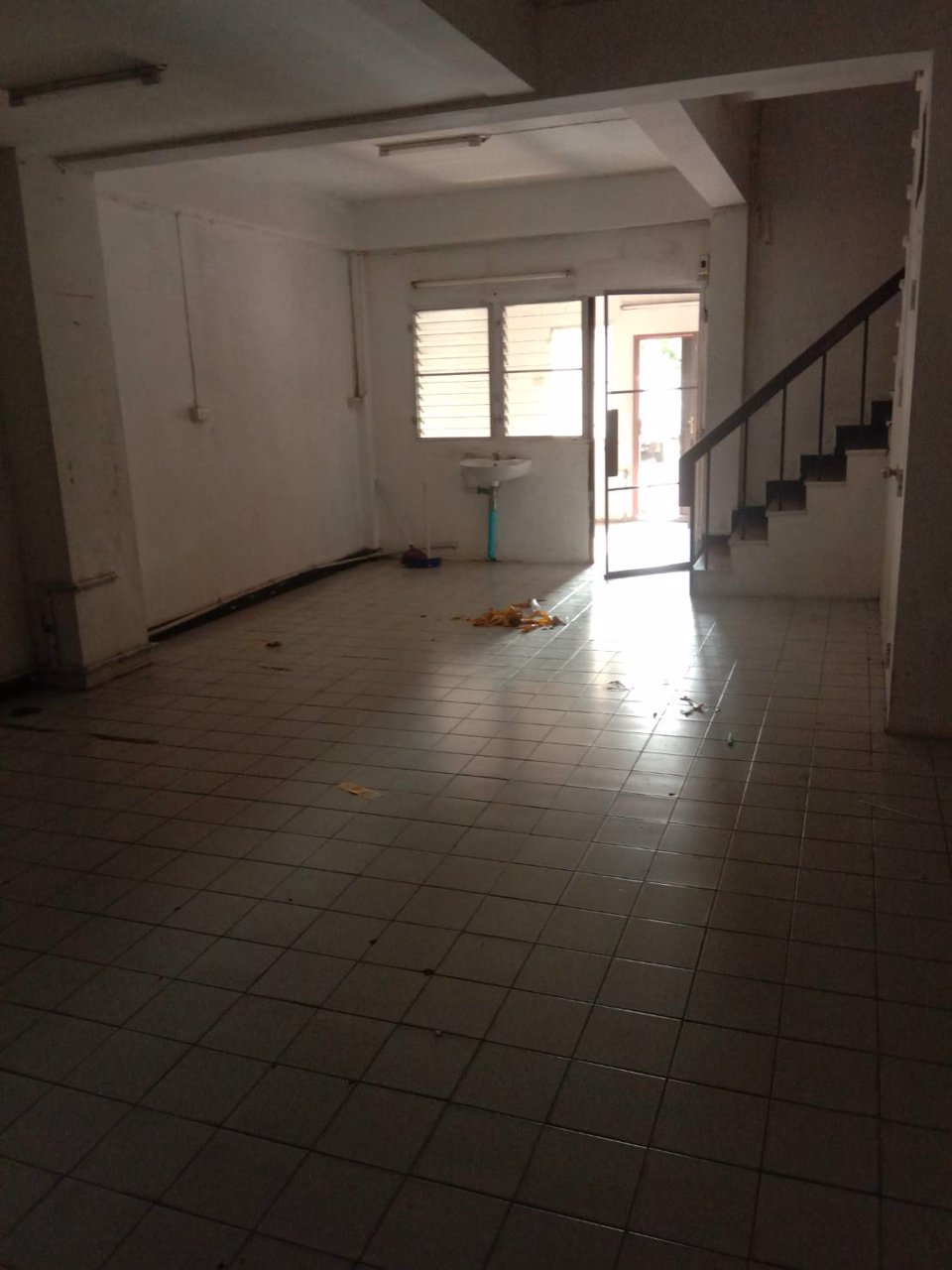 code5682-ให้เช่าทาวน์เฮ้าส์-3ชั้น-ทำเลดี-ติดถนนใหญ่ซอยแฮปปี้แลนด์-ตรงข้าม-the-mall-บางกะปิ-ค้าขายได้