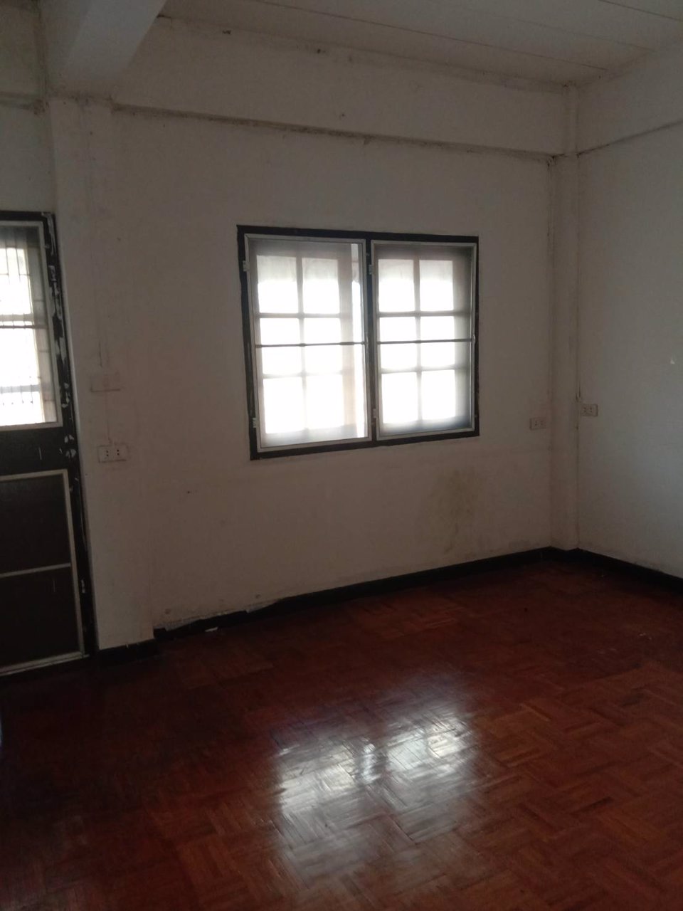 code5682-ให้เช่าทาวน์เฮ้าส์-3ชั้น-ทำเลดี-ติดถนนใหญ่ซอยแฮปปี้แลนด์-ตรงข้าม-the-mall-บางกะปิ-ค้าขายได้