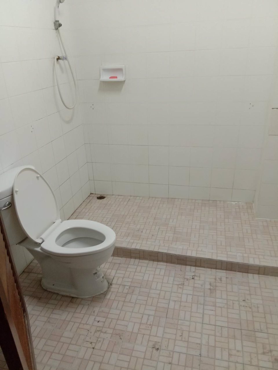 code5682-ให้เช่าทาวน์เฮ้าส์-3ชั้น-ทำเลดี-ติดถนนใหญ่ซอยแฮปปี้แลนด์-ตรงข้าม-the-mall-บางกะปิ-ค้าขายได้